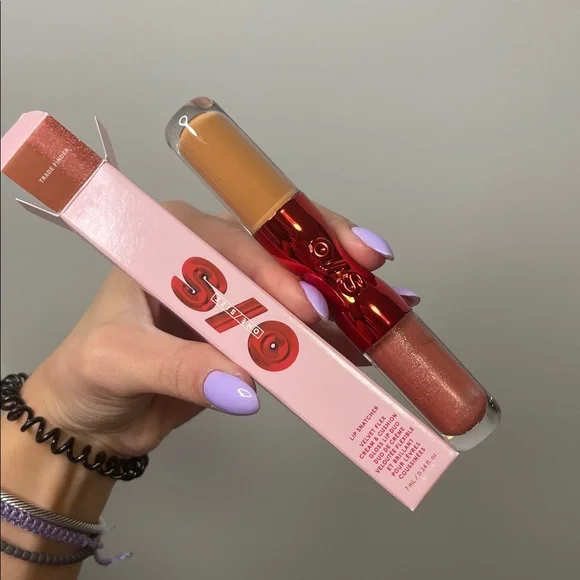 ONE/SIZE Red and Nude Lip Gloss Duo - Picture 5 of 7